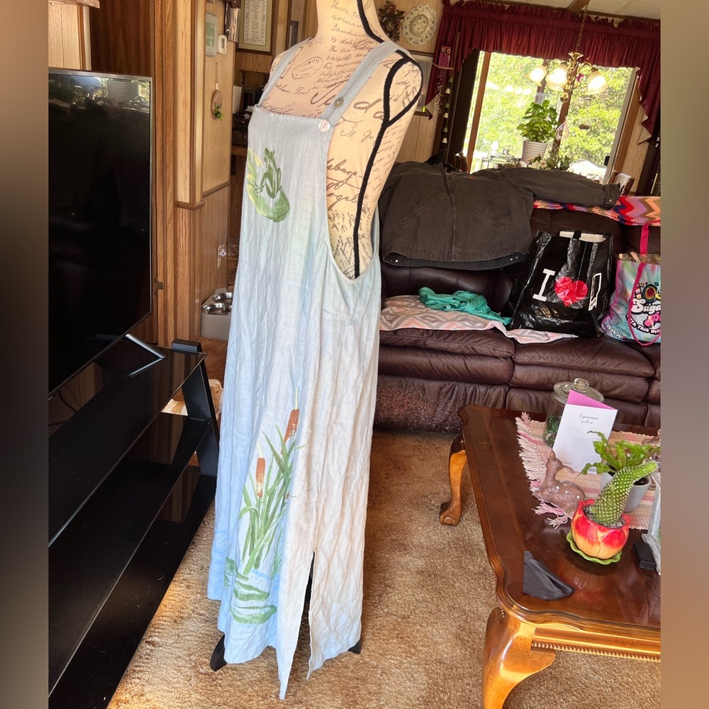 Earth . Song Vintage Linen dress painted frog in pond long dress. - Picture 14 of 16